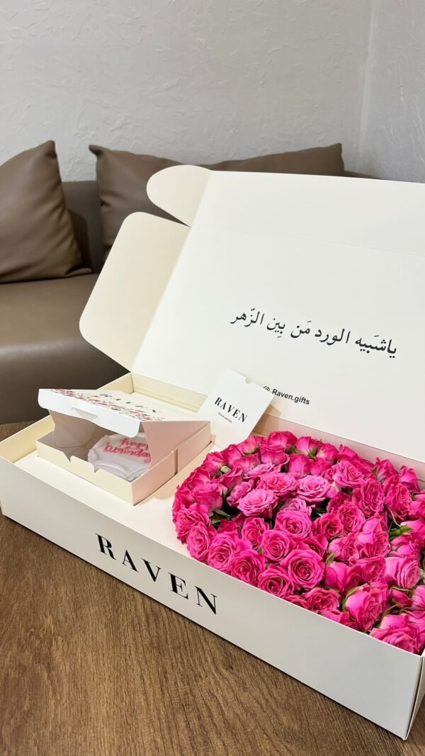 fuchsia flowers box with cake