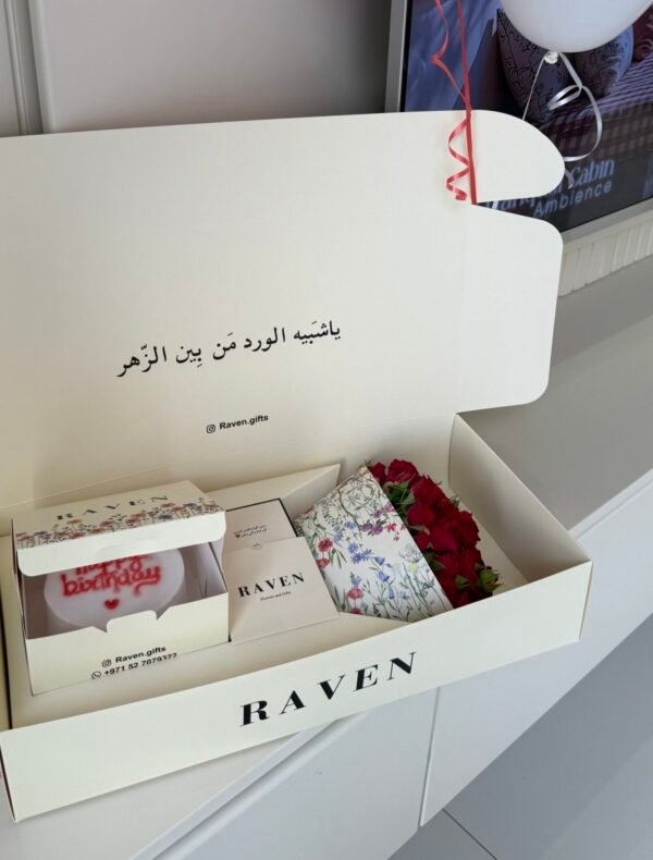 بوكس باقة ورد احمر مع كيك