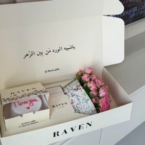 بوكس باقة ورد وردي مع كيك