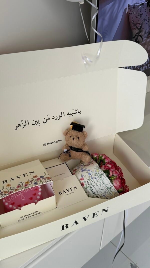 ⁦بوكس باقة ورد دبل كلر غامق مع كيك⁩ - الصورة ⁦2⁩