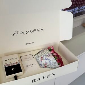 بوكس باقة ورد دبل كلر غامق مع خاتم او سلسلة