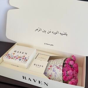 بوكس باقة ورد فوشي مع كيك