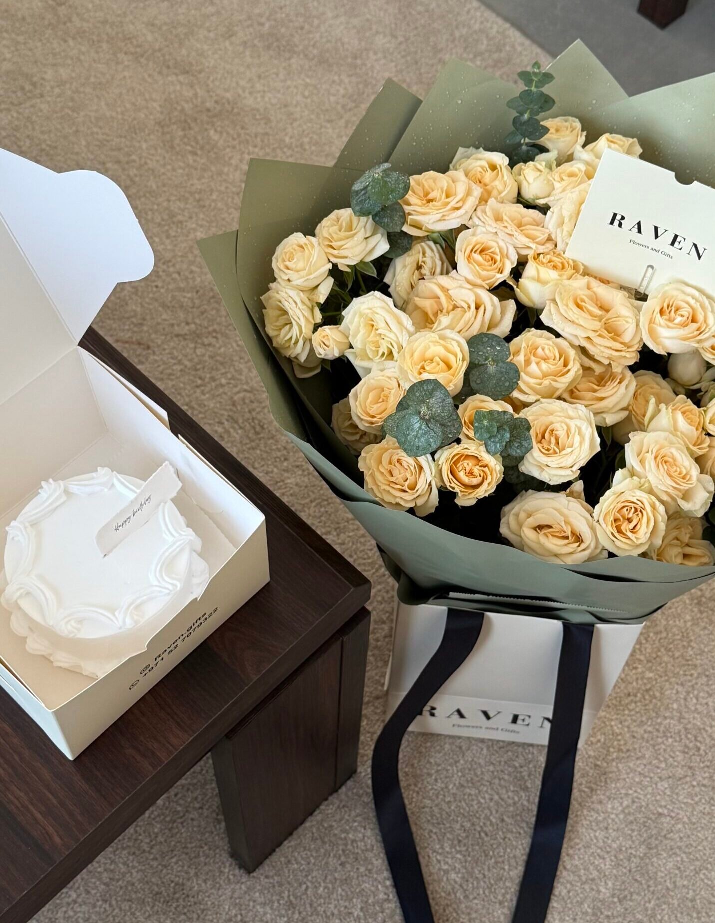 بوكيه ورد بيبي روز بيج مع كيك