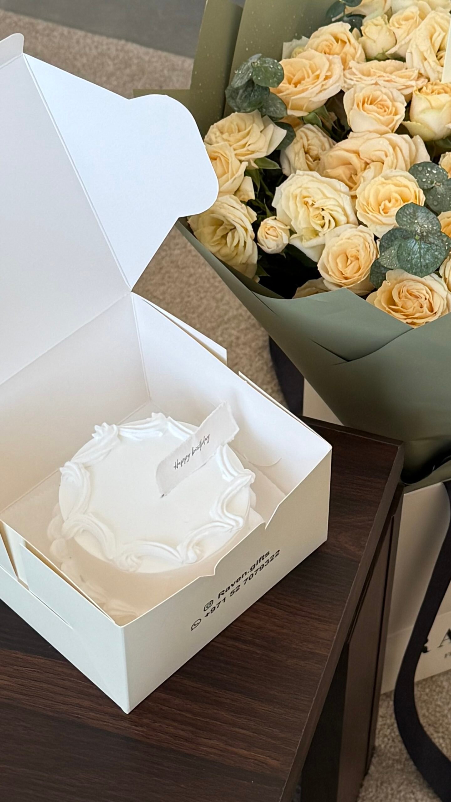 بوكيه ورد بيبي روز بيج مع كيك - الصورة 2