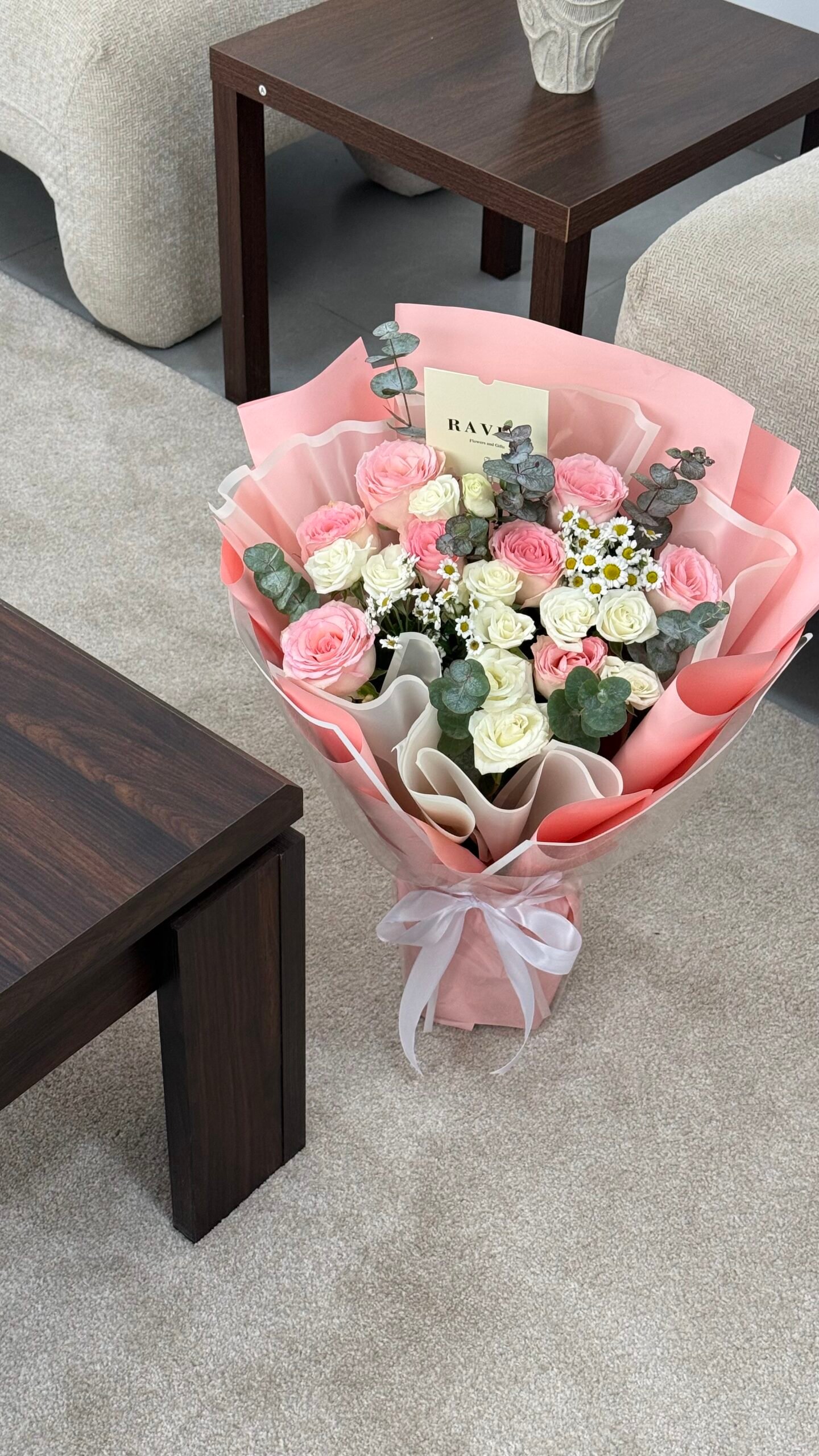 بوكيه ورد ابيض مع وردي - الصورة 2