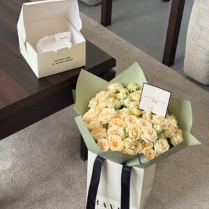 باقة ورد بيج مع كيك
